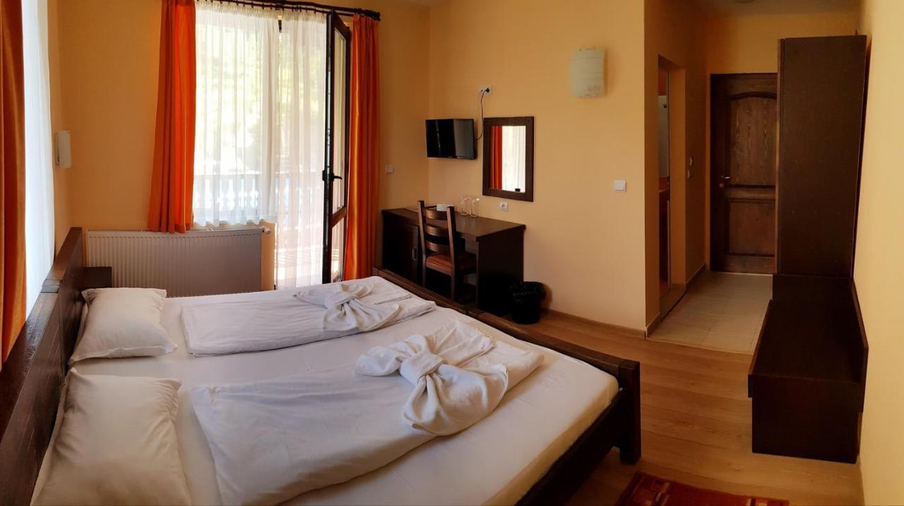 Family Hotel Chiflik Hills Εξωτερικό φωτογραφία