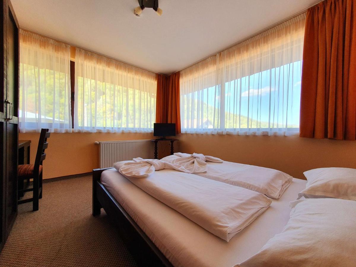 Family Hotel Chiflik Hills Εξωτερικό φωτογραφία