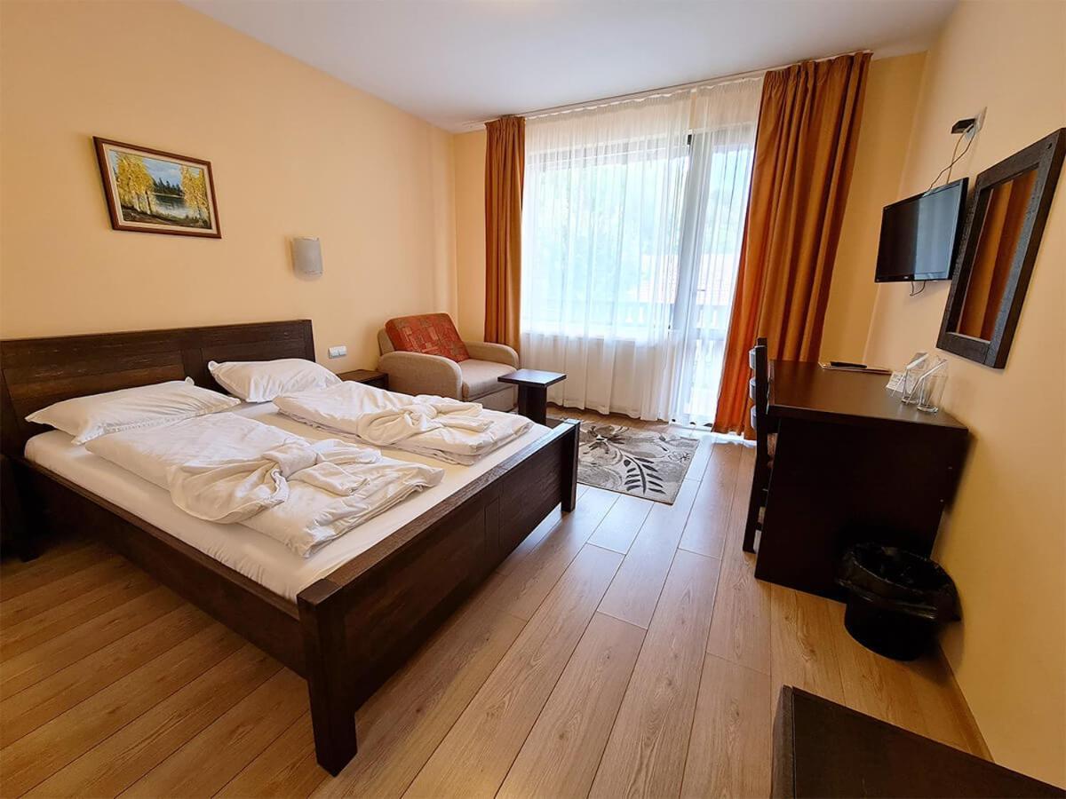 Family Hotel Chiflik Hills Εξωτερικό φωτογραφία