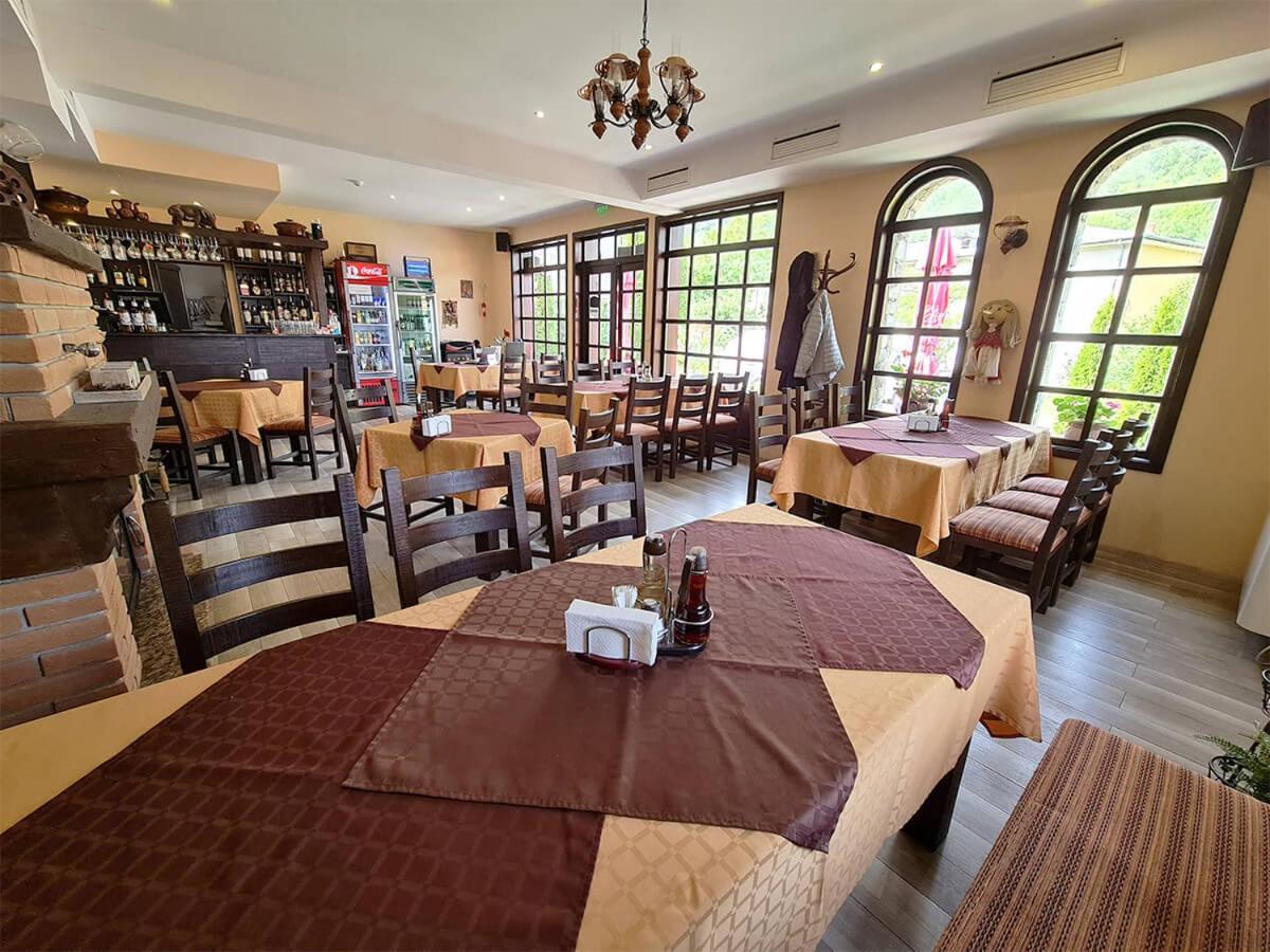 Family Hotel Chiflik Hills Εξωτερικό φωτογραφία