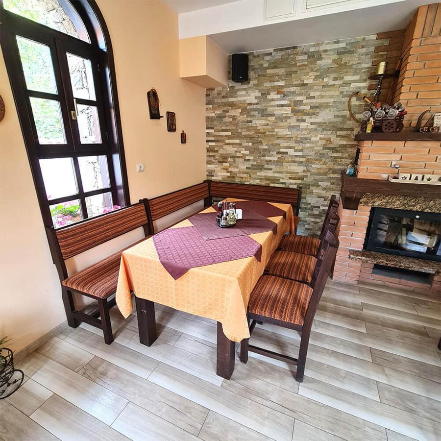 Family Hotel Chiflik Hills Εξωτερικό φωτογραφία
