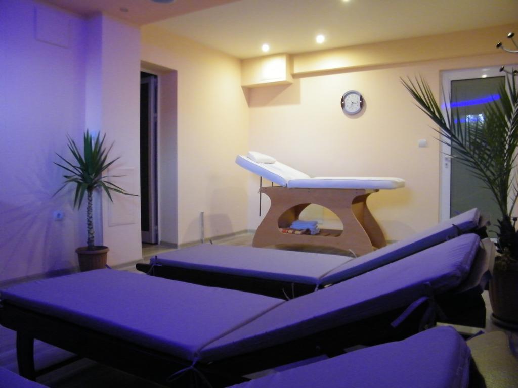 Family Hotel Chiflik Hills Εξωτερικό φωτογραφία