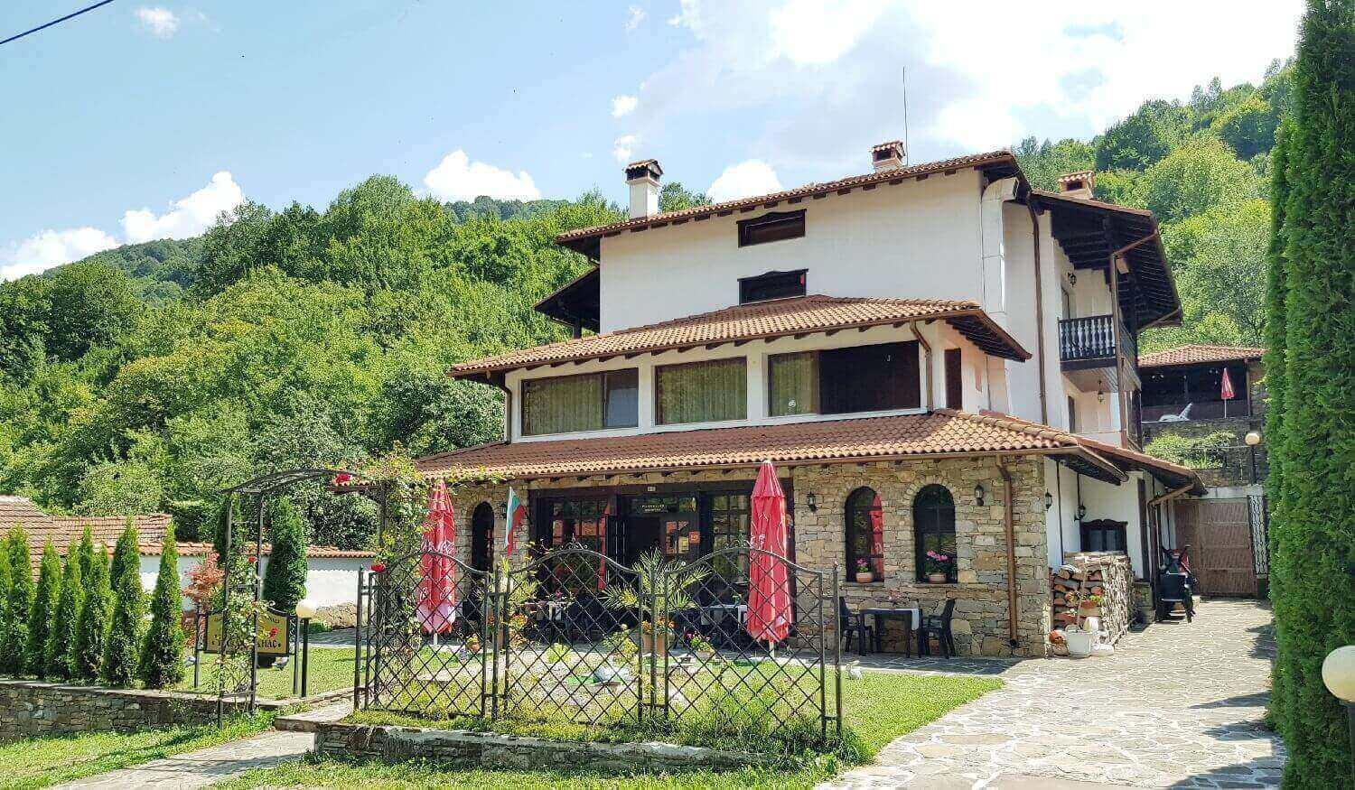 Family Hotel Chiflik Hills Εξωτερικό φωτογραφία