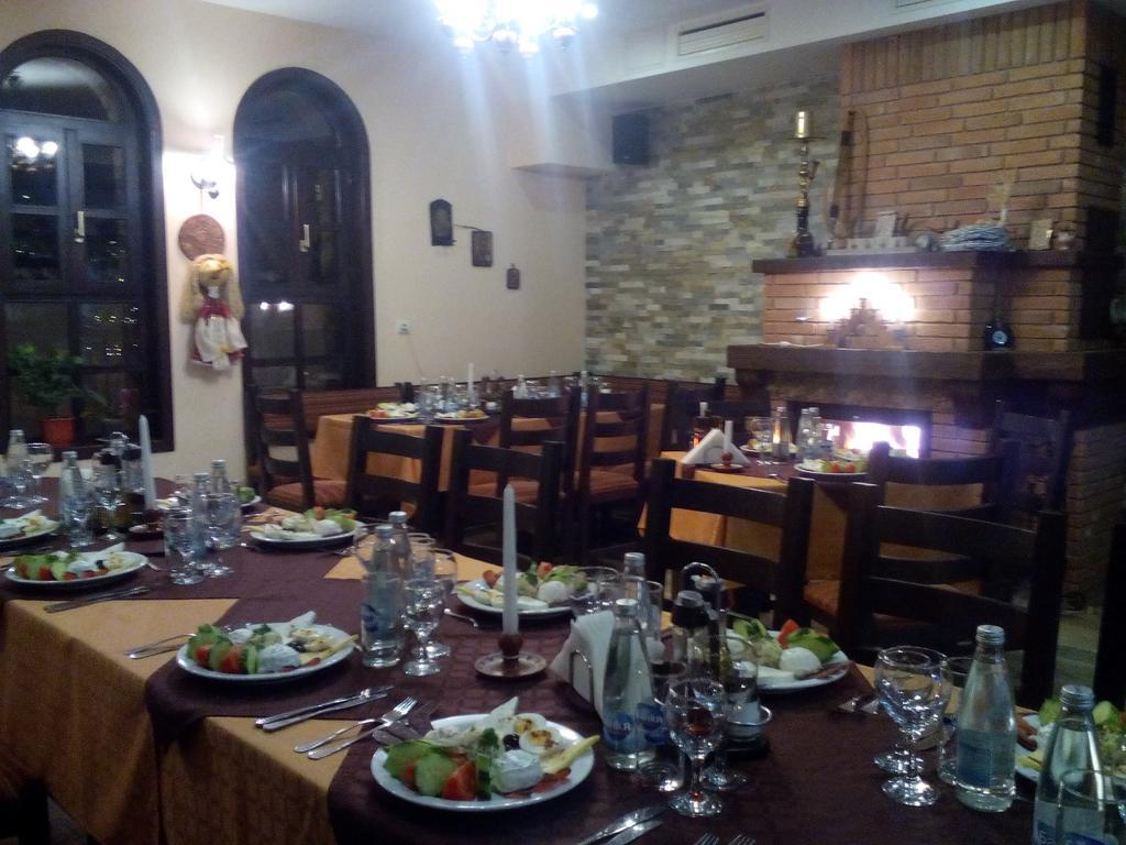 Family Hotel Chiflik Hills Εξωτερικό φωτογραφία