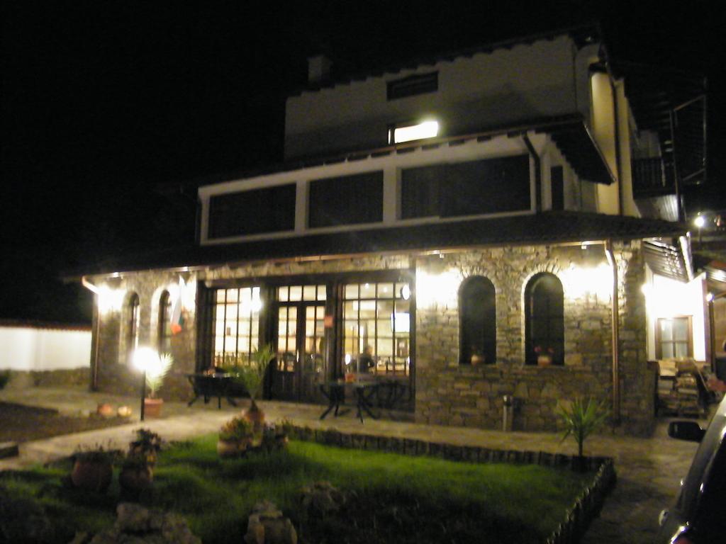 Family Hotel Chiflik Hills Εξωτερικό φωτογραφία