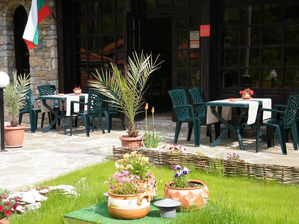 Family Hotel Chiflik Hills Εξωτερικό φωτογραφία