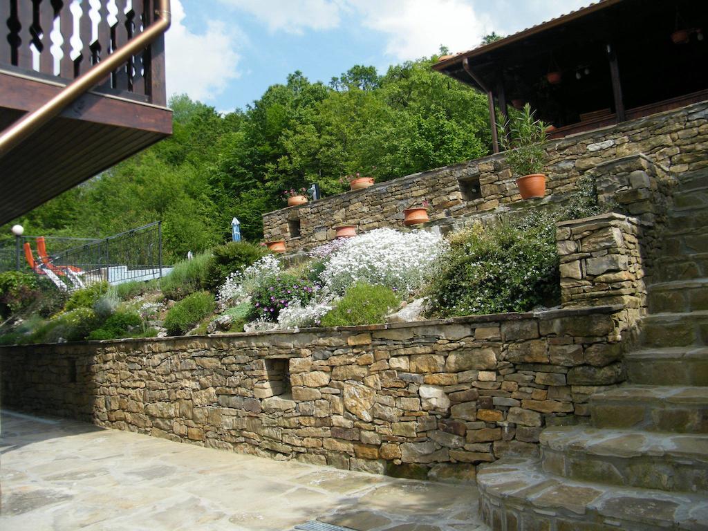 Family Hotel Chiflik Hills Εξωτερικό φωτογραφία