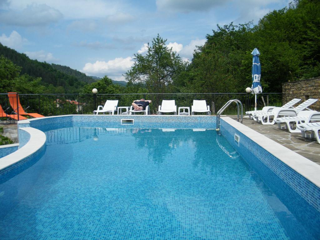 Family Hotel Chiflik Hills Εξωτερικό φωτογραφία