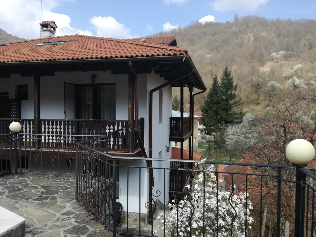 Family Hotel Chiflik Hills Εξωτερικό φωτογραφία