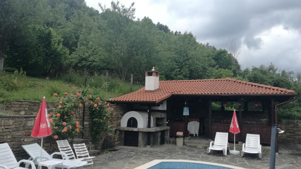 Family Hotel Chiflik Hills Εξωτερικό φωτογραφία