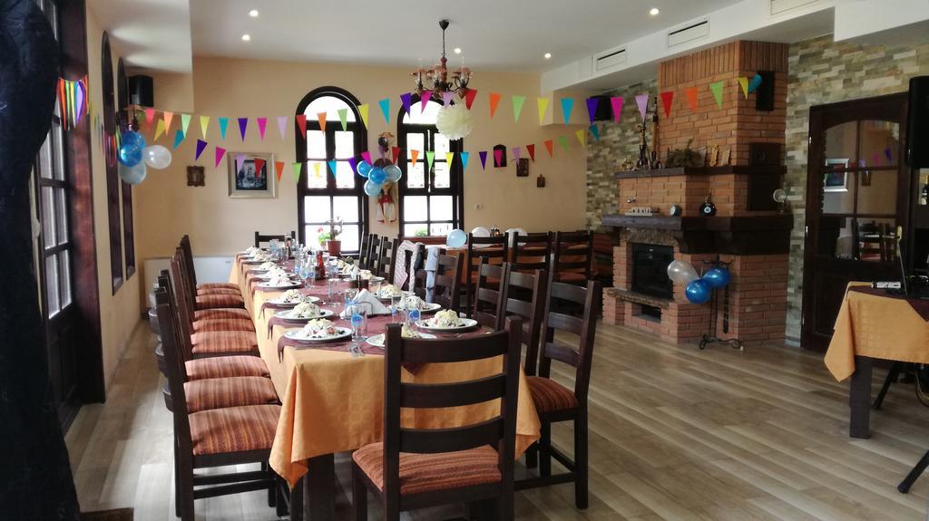 Family Hotel Chiflik Hills Εξωτερικό φωτογραφία