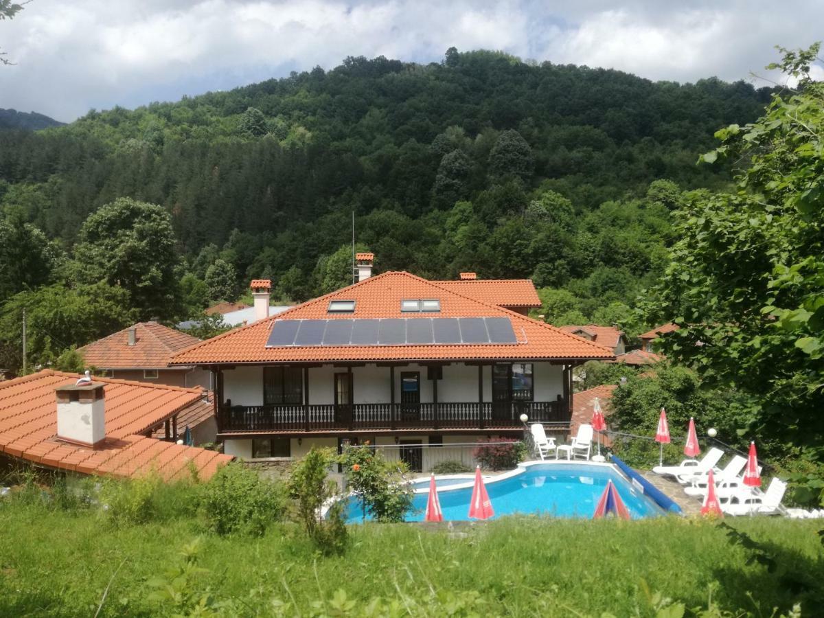 Family Hotel Chiflik Hills Εξωτερικό φωτογραφία